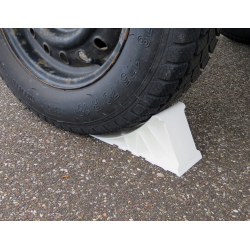 Klín zakládací pod kolo plastový 224 x 99 x 9 mm, bílý do 2000 kg